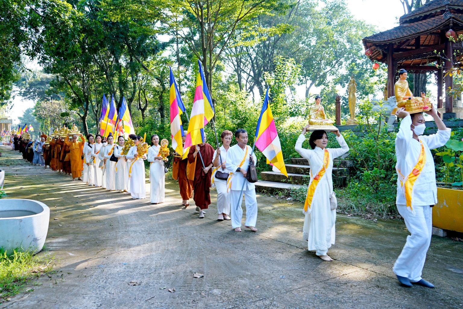 Cây gai nhọn nên tranh né”